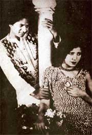 Master Vithal and Zubeida in 'Alam Ara', 1931. Source: en.wikipedia.org/wiki/File:Master_Vithal_and_Zubeida_in_Alam_Ara,_1931.jpg